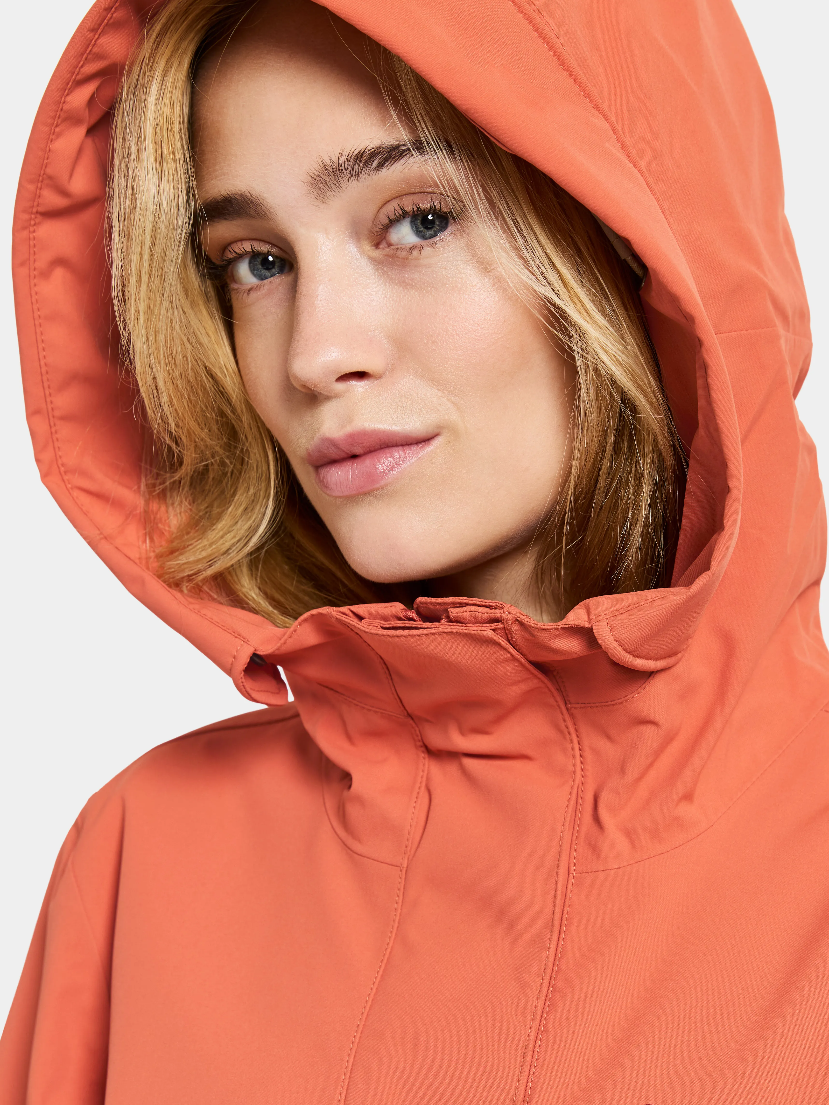 Didriksons Women&#x27;s Edith Parka Brique Red | Buy Didriksons Women&#x27;s Edith Parka Brique Red here | Outnorth