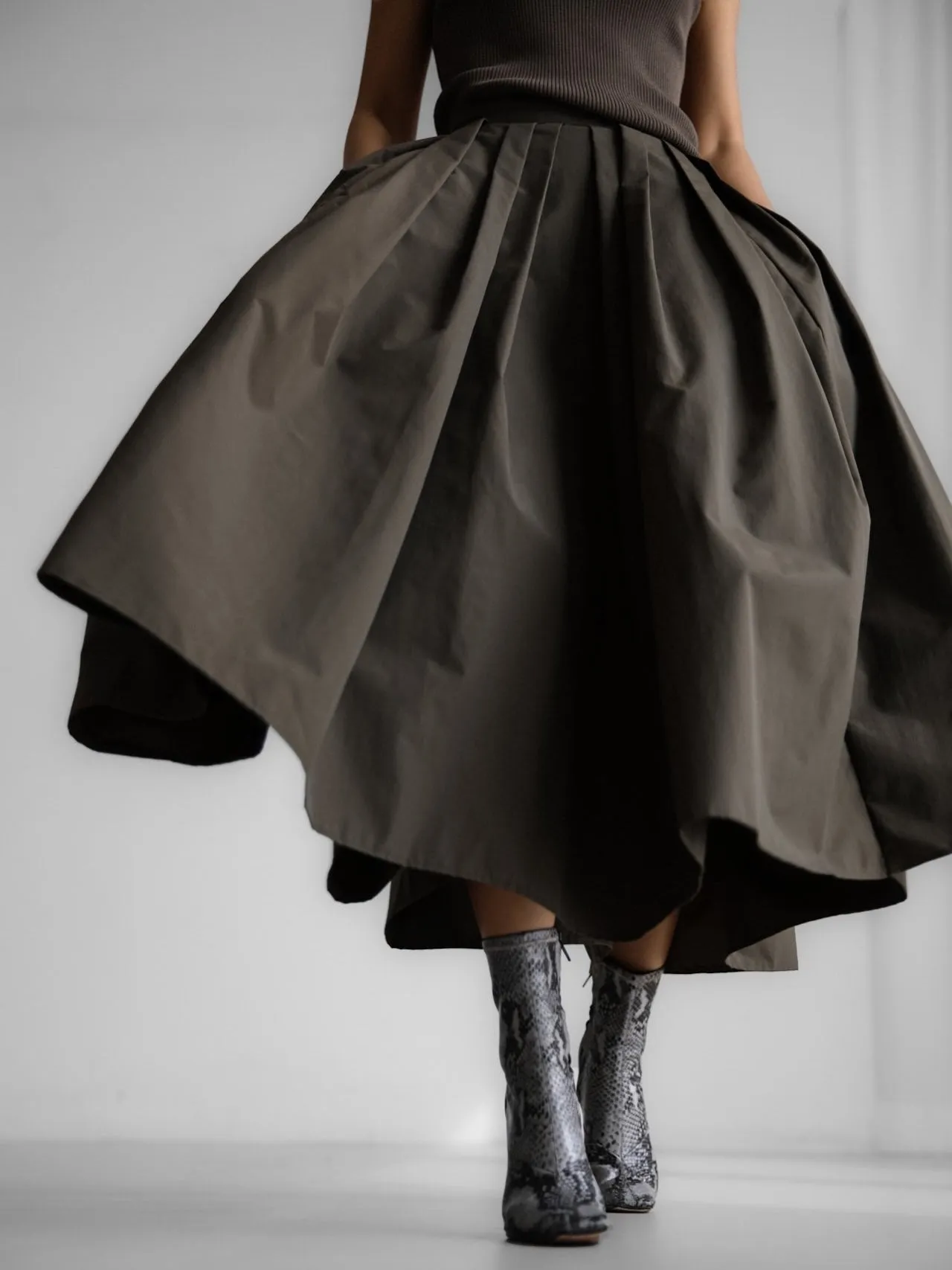 HIGH WAISTED PLEATED VOLUME SKIRT